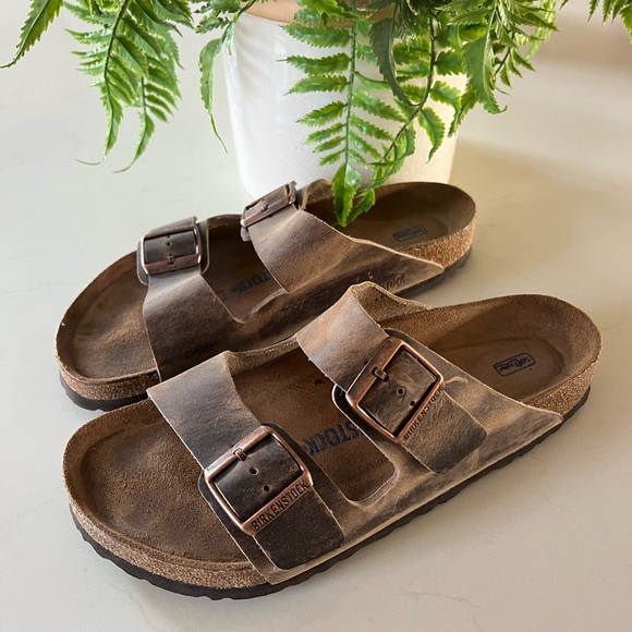 Birkenstock Shoes - 🌟 HP🌸🌟Birkenstock Arizona Oiled Leather ~ Size 41